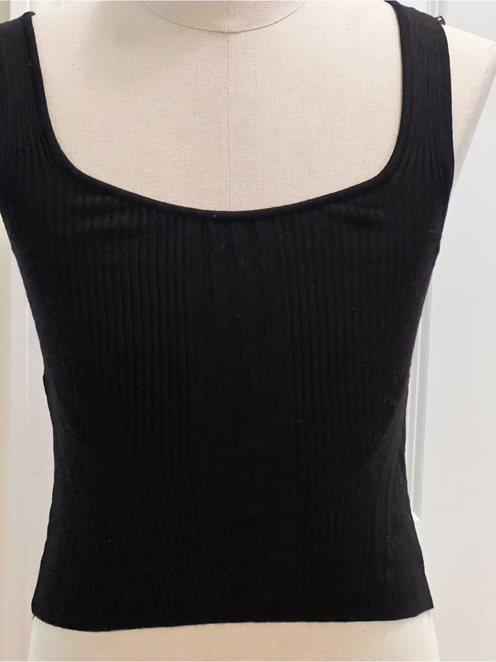 White House Black Market Ribbed Scoop Neck Tank Top in Black Size XS Like New